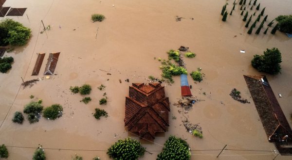 epa10847870 A drone view shows submerged buildings in a flooded area at sunrise, in Piniada village, near Trikala, Thessaly region, after storm 'Daniel' swept across central Greece, 08 September 2023. At least six people died and another six are still missing in the flooded central Greek region as unprecedented bad weather conditions struck the country. Most villages and the capitals of the regional units of Karditsa and Trikala are facing serious problems as a result of the heavy rains hitting the country. Homes, livestock units and businesses have been affected with incalculable damages, while residents, in some areas, are trapped in their houses, due to the height of the water.  EPA/ACHILLEAS CHIRAS