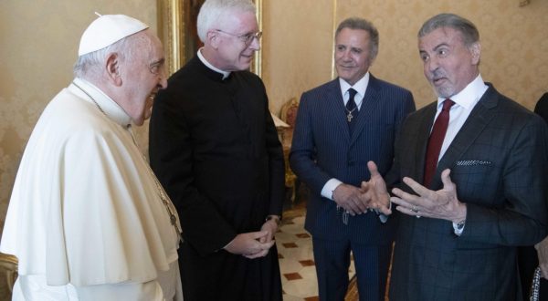 epa10848065 A handout picture provided by the Vatican Media shows Pope Francis with actor and director Sylvester Stallone during a meeting in Vatican City, 8 September 2023.  EPA/VATICAN MEDIA HANDOUT  HANDOUT EDITORIAL USE ONLY/NO SALES