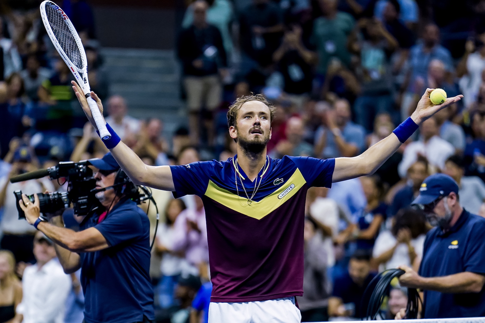 epa10849866 Daniil Medvedev of Russia reacts after defeating Carlos Alcaraz of Spain during their men's singles semifinal round match during the US Open Tennis Championships at the USTA National Tennis Center in Flushing Meadows, New York, USA, 08 September 2023. The US Open runs from 28 August through 10 September.  EPA/WILL OLIVER