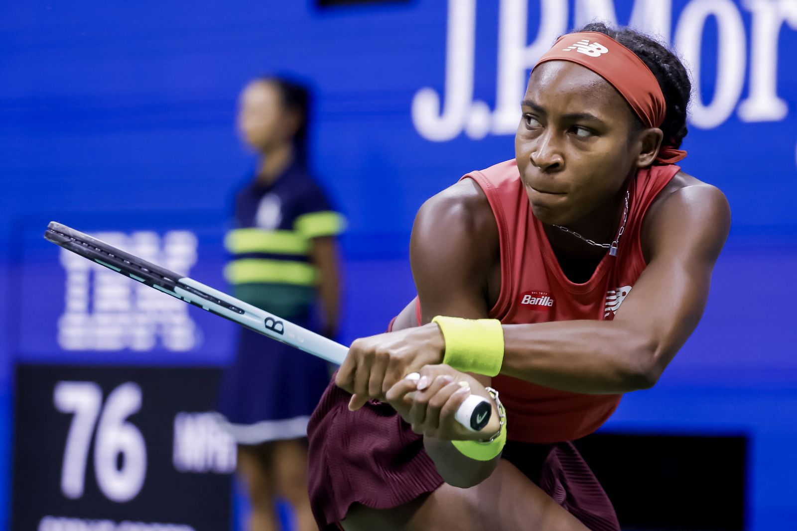 epa10851464 Coco Gauff of the United States in action against Aryna Sabalenka of Belarus during their women's singles final match during the US Open Tennis Championships at the USTA National Tennis Center in Flushing Meadows, New York, 09 September 2023. The US Open runs from 28 August through 10 September.  EPA/JUSTIN LANE