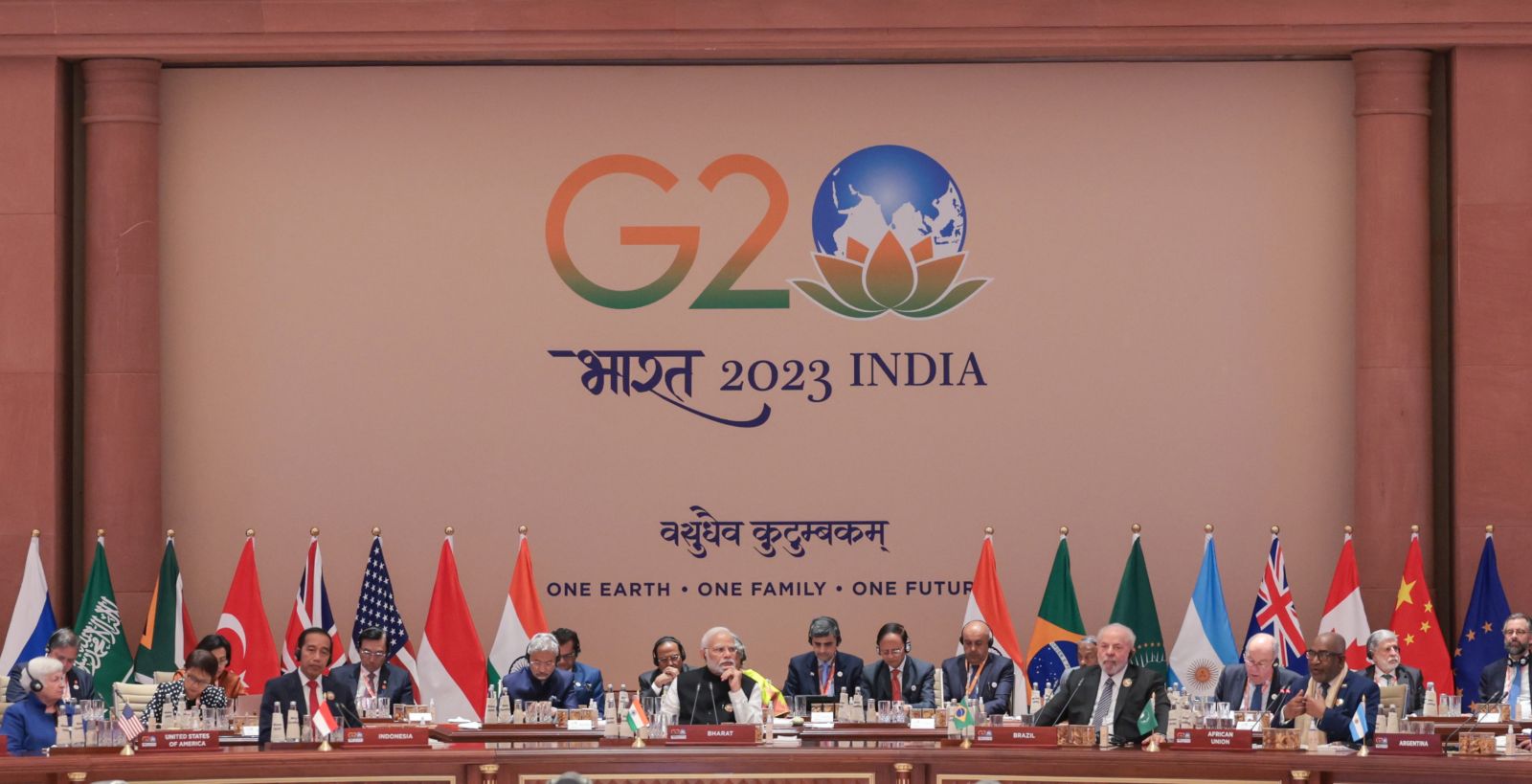epa10852060 A handout photo made available by the Indian Press Information Bureau (PIB) shows a general view of world leaders attending the closing session of the G20 Summit at the ITPO Convention Centre Pragati Maidan in New Delhi, India, 10 September 2023. The G20 Heads of State and Government summit took place in the Indian capital on 09 and 10 September, where the participants earlier paid tribute at the Mahatama Gandhi memorial on the second and last day of the summit.  EPA/INDIA PRESS INFORMATION BUREAU  HANDOUT EDITORIAL USE ONLY/NO SALES