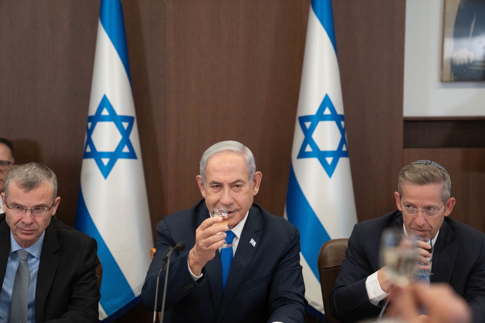 epa10852249 Israeli Prime Minister Benjamin Netanyahu (C) raises a glass to celebrate the upcoming Jewish New Year holiday, at the weekly Cabinet meeting in Jerusalem, 10 September 2023.  EPA/OHAD ZWIGENBERG / POOL