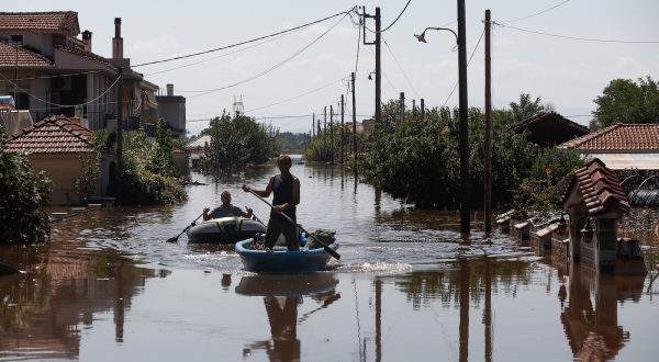 epa10852312 Volunteers with boats help flood-affected people after storm 'Daniel' swept across Trikala, Greece, 10 September 2023. Most evacuations are focused on the Palamas municipality, where a broken dam water has submerged many homes.  EPA/YANNIS KOLESIDIS