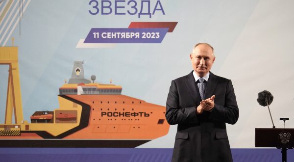 epa10854463 Russian President Vladimir Putin attends the naming ceremony of the Arctic tanker-gas carrier Alexey Kosygin and the tanker-shuttle Valentin Pikul at the Zvezda shipbuilding complex in Primorsky Krai region, Russia, 11 September 2023. Vladimir Putin is on a visit to the Far East, where he will take part in the EEF 2023 in Vladivostok on September 11 and 12.  EPA/ALEXEI DANICHEV /SPUTNIK/KREMLIN / POOL MANDATORY CREDIT