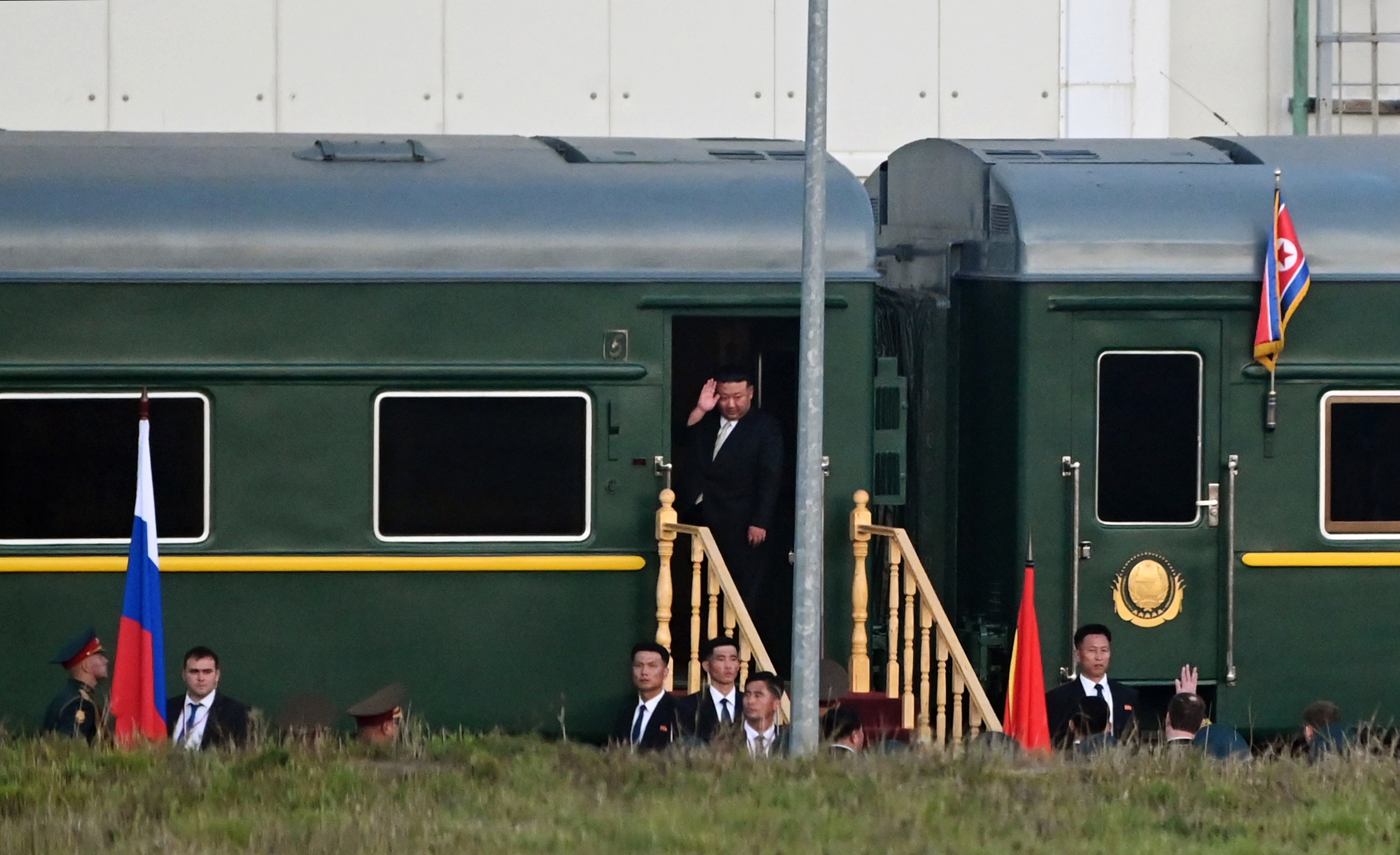 epa10858230 North Korean leader Kim Jong Un boards a train after a meeting with Russian President Vladimir Putin at the Vostochny cosmodrome outside of the town of Tsiolkovsky (former Uglegorsk), some 180 km north of Blagoveschensk in Amur region, Russia, 13 September 2023.  EPA/PAVEL BYRKIN / SPUTNIK / KREMLIN POOL MANDATORY CREDIT