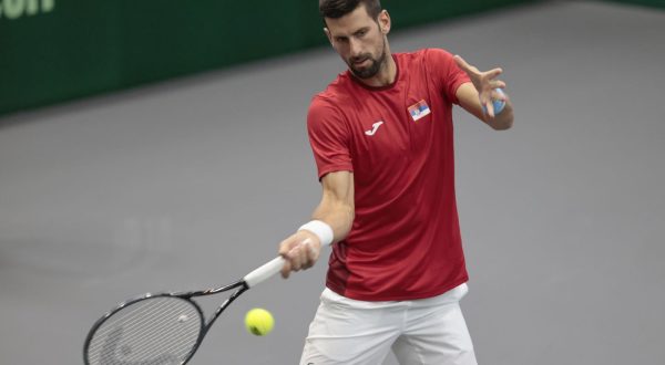 epa10858881 Serbian tennis player and current number one of the ATP Novak Djokovic takes part in a training session in Valencia, eastern Spain, 13 September 2023, where he is to take part in the Davis Cup 2023 finals tournament.  EPA/Ana Escobar