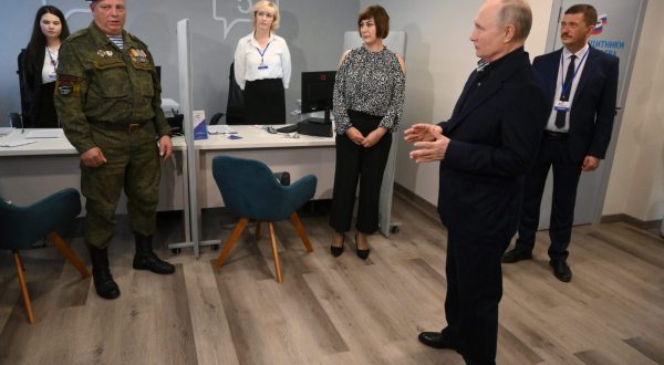 epa10875104 Russian President Vladimir Putin (R) speaks as he visits the Vozvrashchenie (Return) Center, a support center for participants of the special military operation and their families, in Veliky Novgorod, Russia, 21 September 2023. Russian President arrived in Veliky Novgorod to hold a meeting of the State Council dedicated to the development of the labor market. The Return Center, which was opened on 01 June 2023, provides assistance to SVO (Special military operation) participants, veterans and disabled combat veterans and members of their families, family members of deceased participants and combat veterans.  EPA/ILYA PITALEV/SPUTNIK/KREMLIN POOL / POOL MANDATORY CREDIT