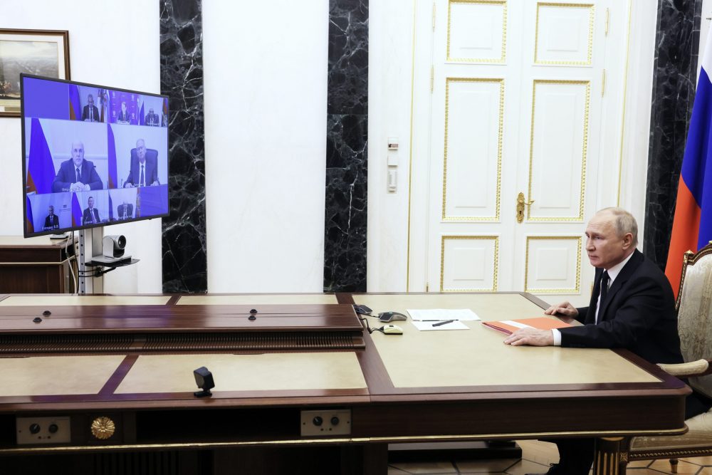epa10876639 Russian President Vladimir Putin chairs a meeting with members of the Security Council via a video conference at the Kremlin in Moscow, Russia, 22 September 2023. The Russian President discussed relations with neighboring countries, including security issues, during the meeting held remotely with permanent members of the Russian Security Council.  EPA/MIKHAIL METZEL/SPUTNIK/KREMLIN POOL MANDATORY CREDIT