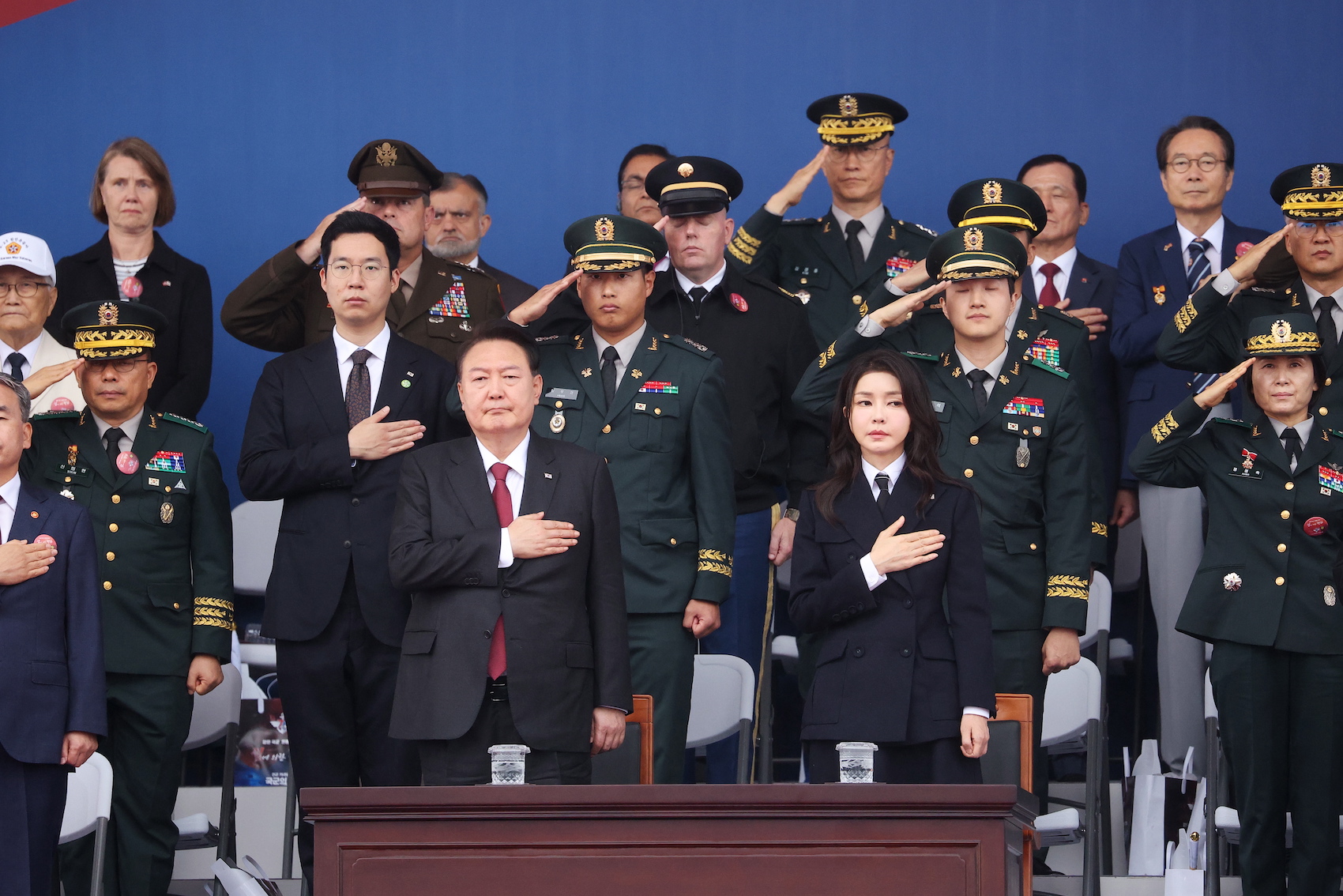 epa10883281 South Korean President Yoon Suk Yeol and his wife Kim Keon Hee salute to the national flag during a celebration to mark the 75th anniversary of Korea Armed Forces Day in Seongnam, South Korea, 26 September 2023.  EPA/KIM HONG-JI/POOL