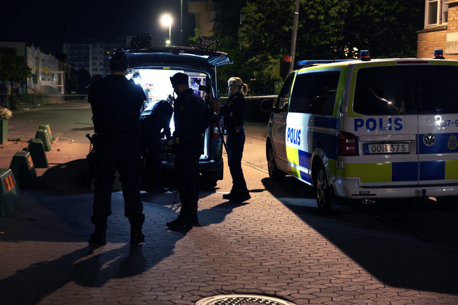 epa10887187 Police investigate at the scene after a shooting in Jordbro, Sweden, 28 September 2023. Three people have been arrested after a man was shot dead and another person was injured in Jordbro.  EPA/Nils Petter Nilsson  SWEDEN OUT