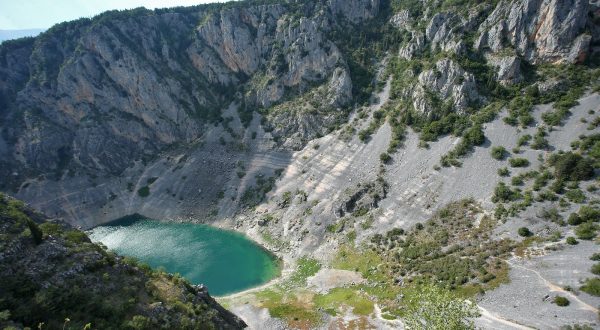 09.08.2015., Imotski - Modro jezero jedno je od najljepsih krskih jezera u Hrvatskoj. "nPhoto: Sanjin Strukic/PIXSELL