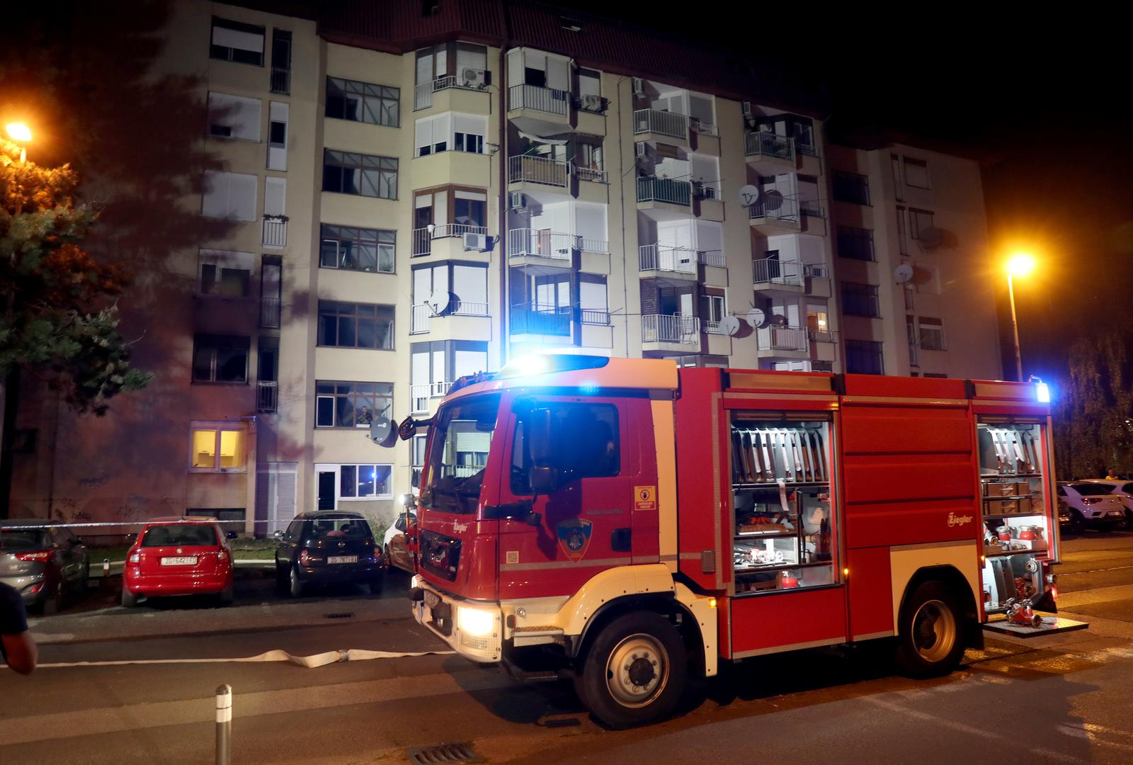 11.09.2023., Zagreb - Vatrogasci gase pozar u stambenoj zgradi na adresi Milovana Gavazzija  u Dubravi.  Photo: Matija Habljak/PIXSELL