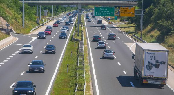 15.07.2023., Novigrad na Dobri - Gust promet na autocesti A1 kod cvora Novigrad. Photo: Kristina Stedul Fabac/PIXSELL