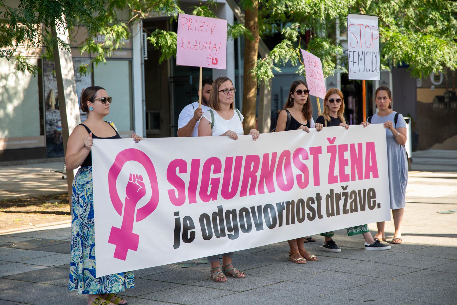 21.08.2023., Osijek - Ženske organizacije i inicijative organiziraju javnu akciju „Sigurnost žena je odgovornost države“ u 13 gradova u Hrvatskoj. Photo: Borna Jaksic/PIXSELL