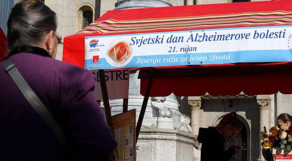 21.09.2017., Zagreb - Programom na Cvjetnom trgu obiljezen je Svjetski dan borbe protiv Alzheimerove bolesti. rPhoto: Patrik Macek/PIXSELL