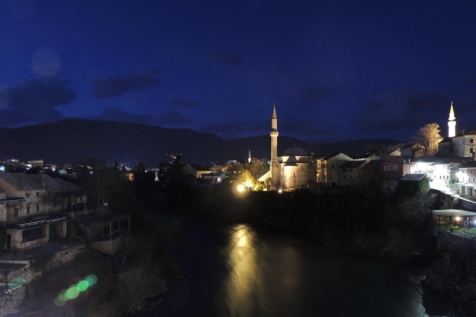 26.01.2014., Mostar - Stara jezgra grada Mostara slabo je posjecena zimi. Grad je poznat po cuvenom Starom mostu iznad rijeke Neretve. Izgradjen je u 16. stoljecu, a 9. studenog 1993. godine srusen od strane snage HVO-a. Ponovo je sagradjen 2004. godine te  je prvi kulturni spomenik u Bosni i Hercegovini koji se nalazi na UNESCO-voj listi zasticenih spomenika kulture svijeta."nPhoto: Borna Filic/PIXSELL