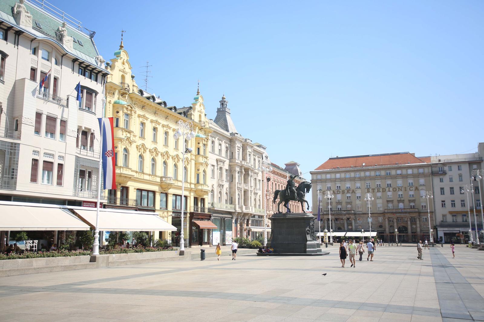 27.08.2023. Zagreb - Grad je gotovo prazan, moze tek susresti pokoji turist. Photo: Lovro Domitrovic/PIXSELL