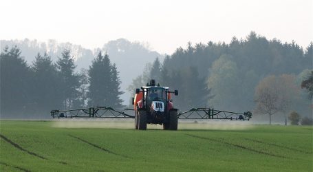Glifosat: Kontroverzni herbicid mogao bi se koristiti na europskim poljima još najmanje 10 godina