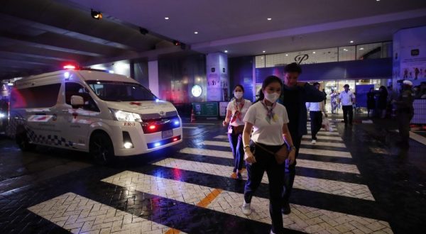 epa10897020 Personnel and shoppers are evacuated at an entrance of Siam Paragon Mall following gunshots in Bangkok, Thailand, 03 October 2023. Thai police said the suspected gunman was arrested, while emergency services confirmed at least three people were killed.  EPA/RUNGROJ YONGRIT