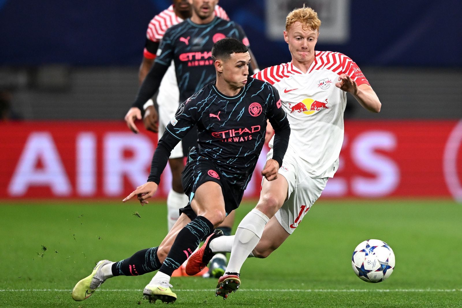 epa10900316 Manchester City's Phil Foden (L) in action against Leipzig's Nicolas Seiwald (R) during the UEFA Champions League group G soccer match between RB Leipzig and Manchester City, in Leipzig, Germany, 04 October 2023.  EPA/FILIP SINGER
