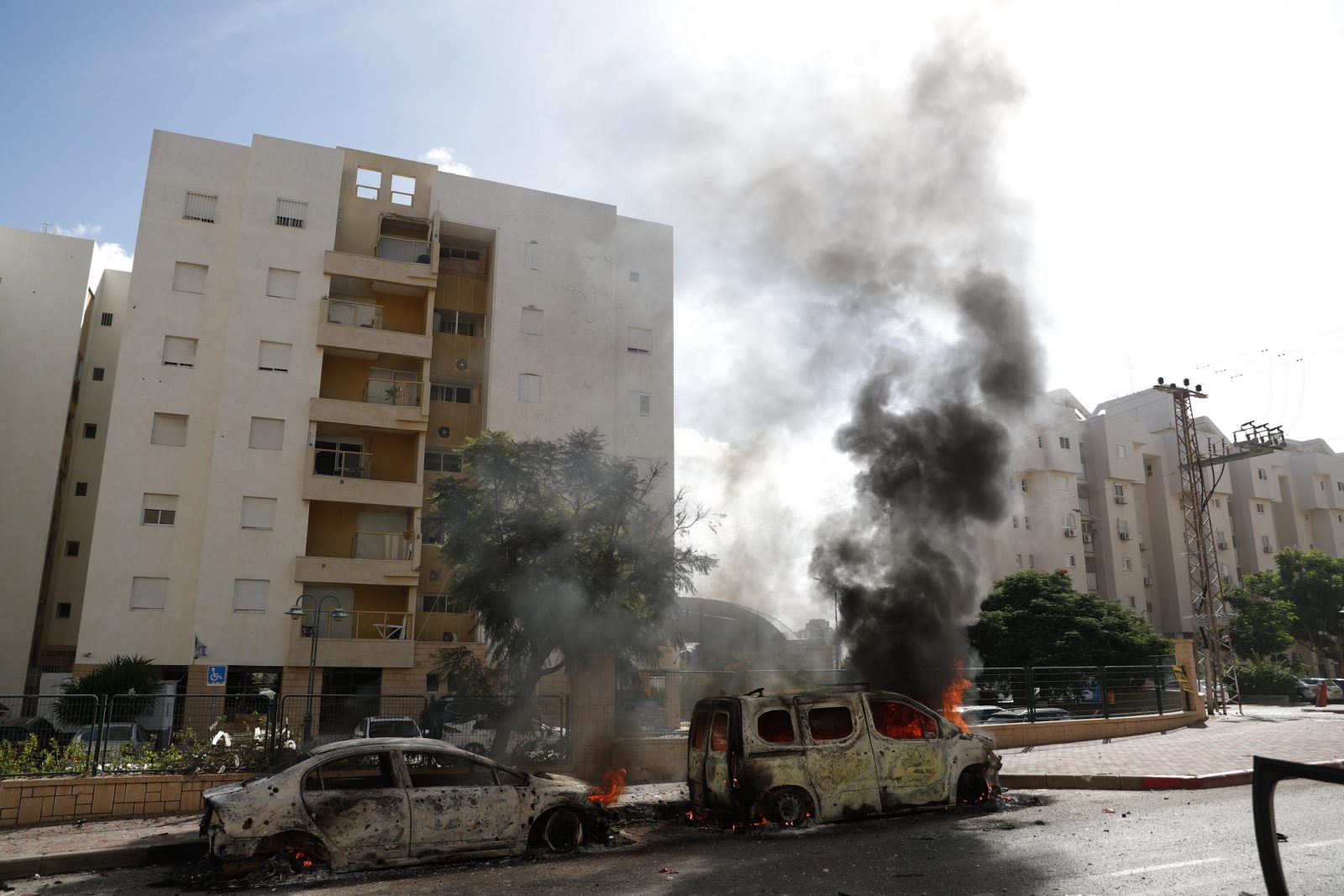 epa10904791 Burning vehicles in the Israeli city of Ashkelon following rocket launches from Gaza, 07 October 2023. Rocket barrages were launched from the Gaza Strip early Saturday in a surprise attack claimed by the Islamist movement Hamas.  EPA/ATEF SAFADI