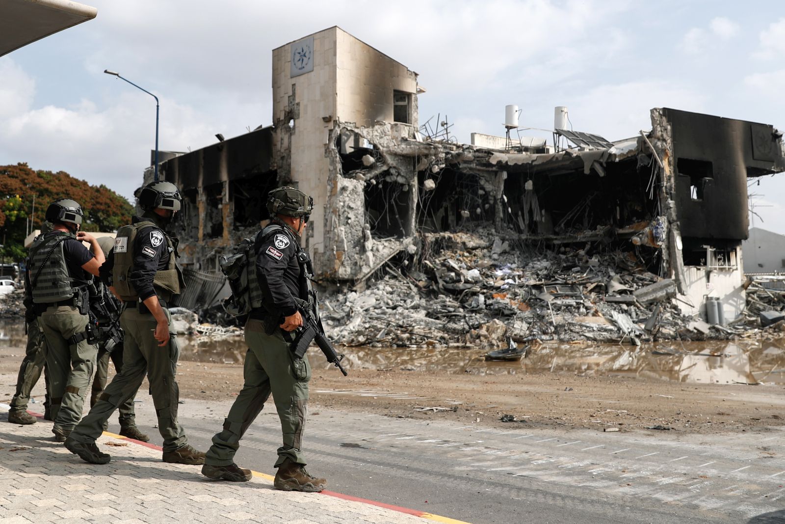 epa10907002 Israeli forces patrol outside the destroyed police station that was controlled by Hamas militants in the southern city of Sderot, close to the Gaza border, Israel, 08 October 2023. Rocket barrages were launched from the Gaza Strip as of early 07 October in a surprise attack claimed by the Islamist movement Hamas. More than 300 Israelis were killed and over 1,000 left injured in the attacks, the Israeli foreign ministry said.  EPA/ATEF SAFADI