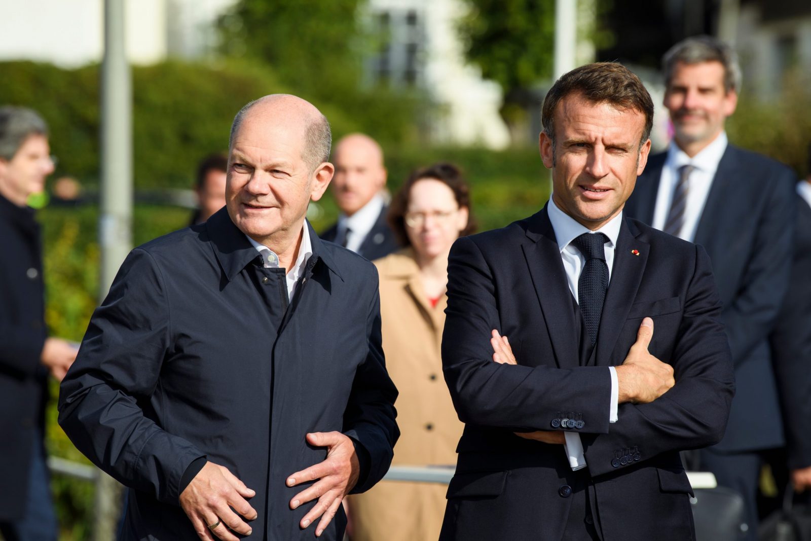 epa10911313 German Chancellor Olaf Scholz (L) and French President Emmanuel Macron (R) look on as they arrive at the river Elbe on the second day of a two-day German-French government retreat in Hamburg, Germany, 10 October 2023. French President Macron and German Chancellor Scholz met in Hamburg from 9 to 10 October, as part of a Franco-German joint cabinet meeting, aiming to increase the cooperation between the two countries.  EPA/GREGOR FISCHER / POOL