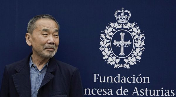 epa10922379 Japanese writer Haruki Murakami, winner of 2023 Princess of Asturias Award for Literature, poses upon his arrival in Oviedo, Asturias, northern Spain, 16 October 2023. 2023 Princess of Asturias awarding ceremony will be held on 20 October at Oviedo's Campoamor Theater.  EPA/PACO PAREDES   JAPAN OUT