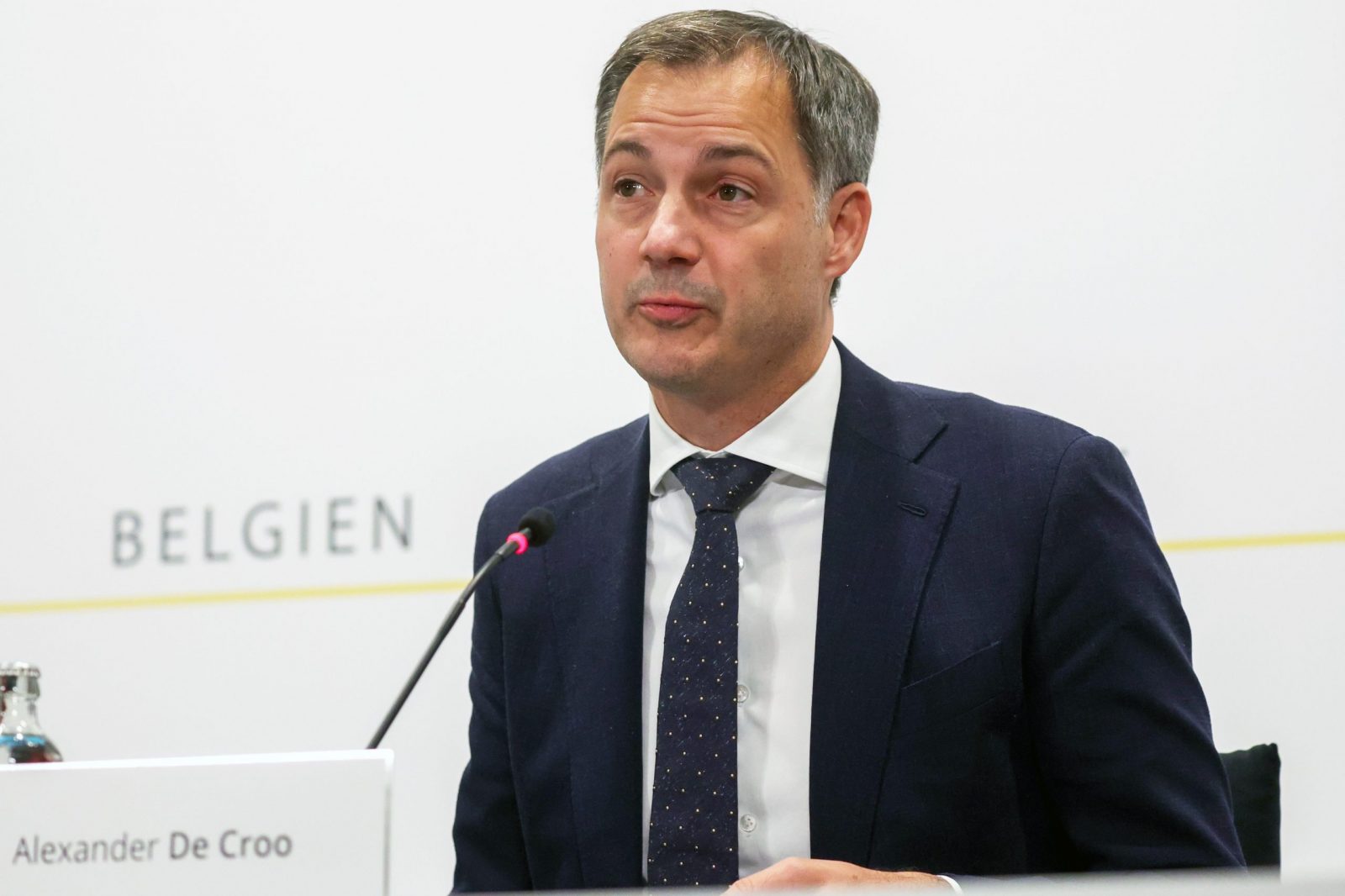 epa10922845 Belgian Prime Minister Alexander De Croo gives a press conference following a shooting in Brussels, Belgium 17 October 2023. Two people died after a shooting took place in Brussels on the evening of 16 October 2023. Belgian police identified the shooter as a Tunisian asylum seeker born in 1978.  EPA/OLIVIER HOSLET