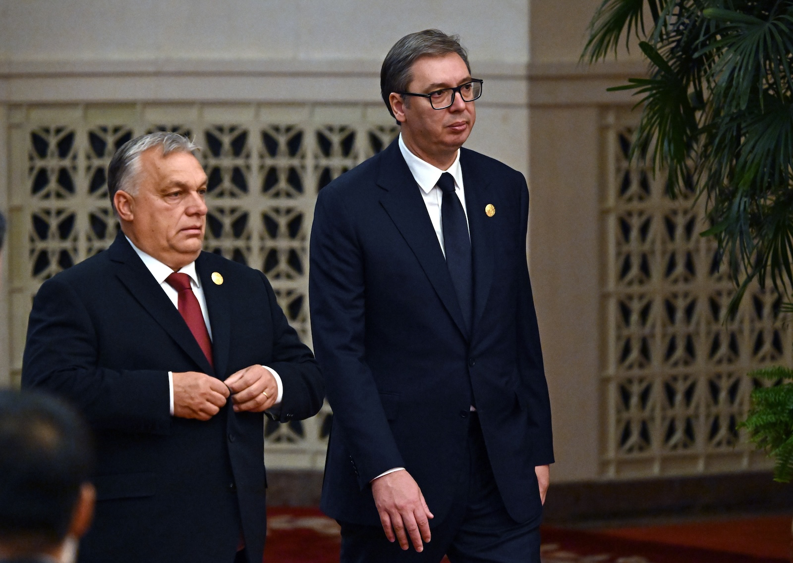 epa10924840 Hungarian Prime Minister Viktor Orban (L) and Serbian President Aleksandar Vucic attend a family photo opportunity before an opening ceremony of the 3rd Belt and Road Forum for International Cooperation, at the Great Hall of the People in Beijing, China, 18 October 2023.  EPA/GRIGORY SYSOEV /SPUTNIK/KREMLIN POOL MANDATORY CREDIT