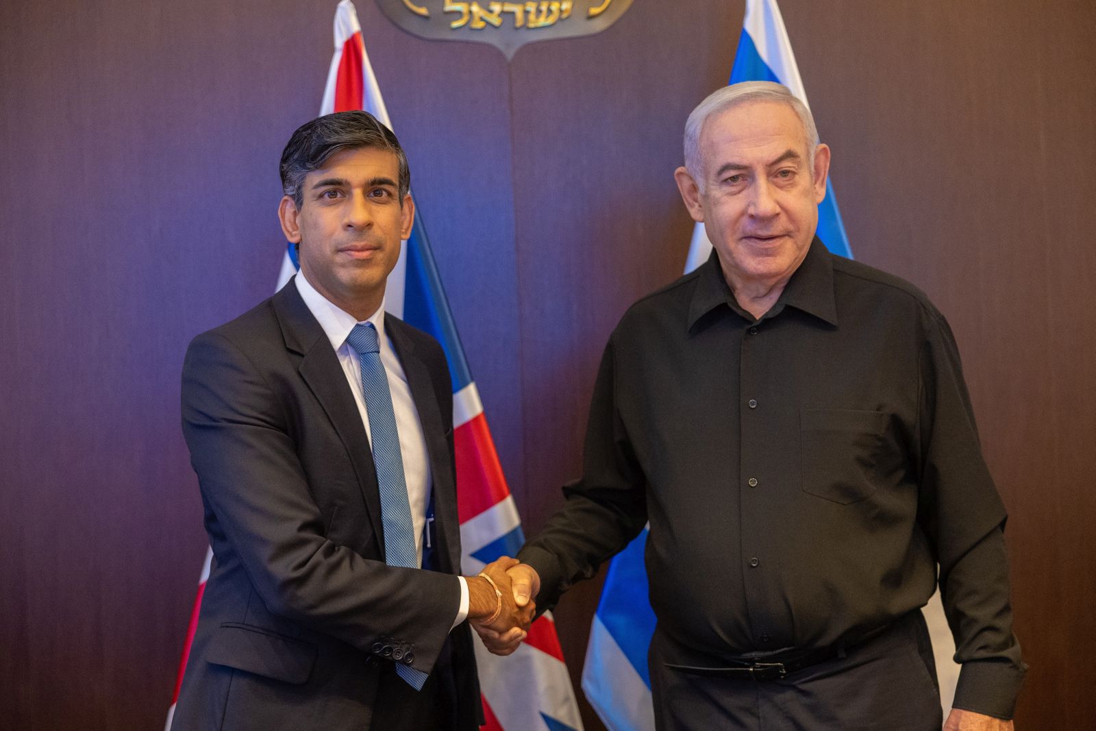 epa10926949 A handout photo made available by Number 10 Downing Street shows British Prime Minister Rishi Sunak (L) meeting Israeli Prime Minister Benjamin Netanyahu (R) in Jerusalem, 19 October 2023. More than 3,400 Palestinians and 1,400 Israelis have been killed according to the Israel Defense Forces (IDF) and the Palestinian Health authority since Hamas militants launched an attack against Israel from the Gaza Strip on 07 October. Israel has warned all citizens of the Gaza Strip to move to the south ahead of an expected invasion.  EPA/Simon Walker / No 10 Downing Street HANDOUT  HANDOUT EDITORIAL USE ONLY/NO SALES HANDOUT EDITORIAL USE ONLY/NO SALES