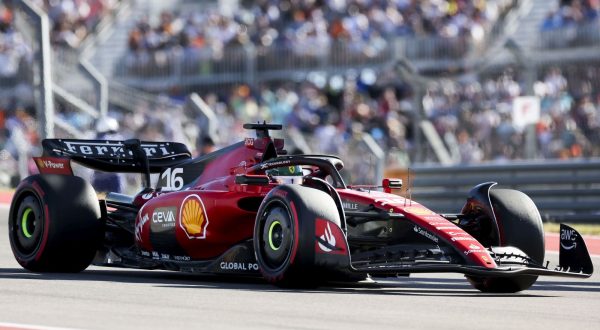 epa10929813 Ferrari driver Charles Leclerc during a qualifying session for the 2023 Formula 1 Grand Prix of the United States at the Circuit of the Americas in Austin, USA, 20 October 2023.  EPA/ADAM DAVIS