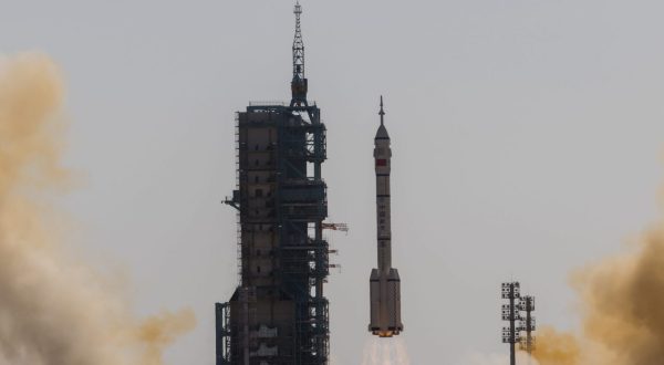 epa10939722 A Long March 2F rocket carrying the Shenzhou-17 manned space flight launches  in Jiuquan, Gansu province, China, 26 October 2023. China's Shenzhou-17 manned spaceflight mission with 3 astronauts is the second manned spaceflight mission of China Space Station's development phase. The mission will last for about 6 months and the crew will carry out tasks such as installation, maintenance, repair, and experiments in space.  EPA/ALEX PLAVEVSKI