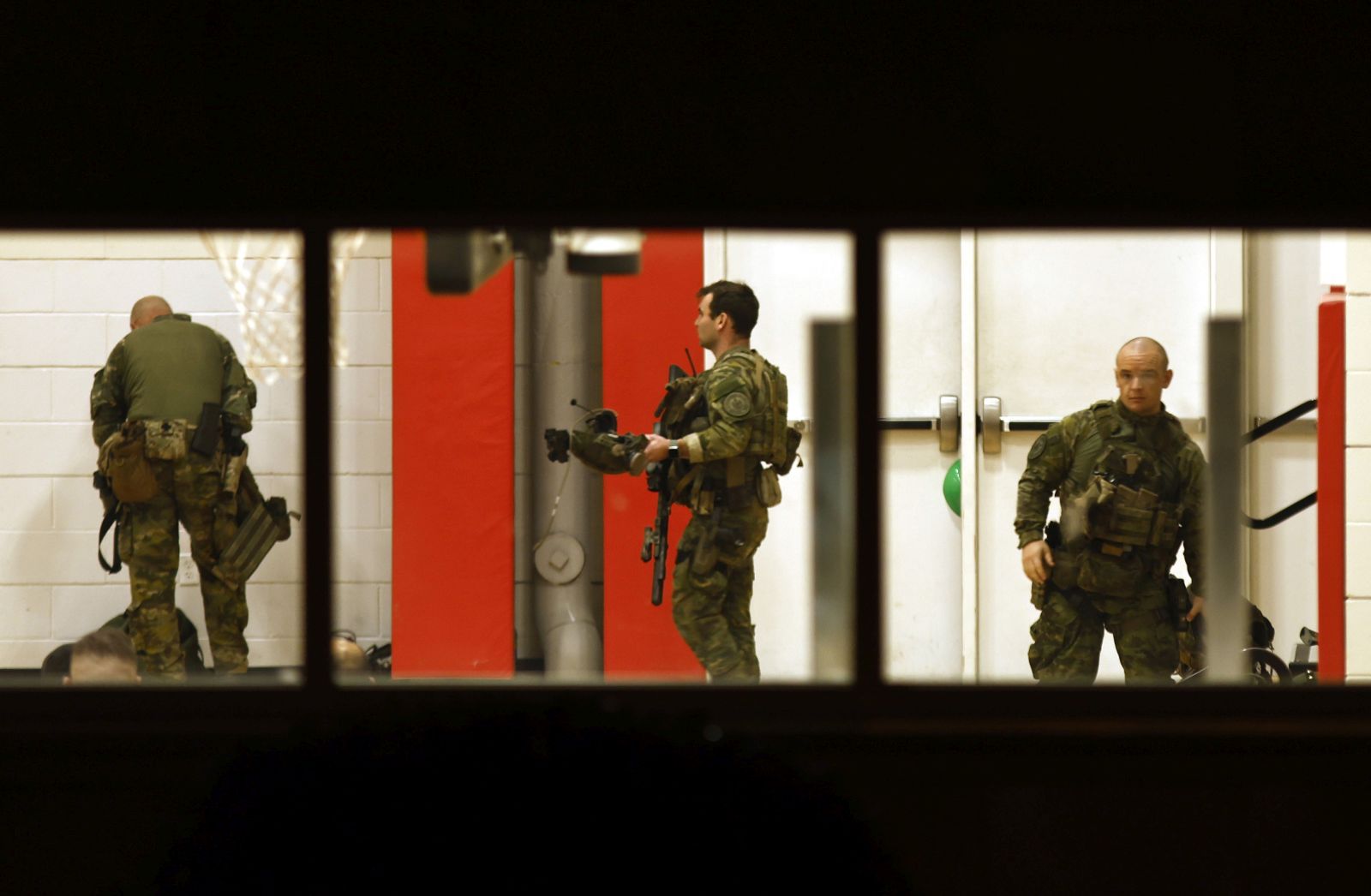 epa10939856 Police officers in tactical gear get ready in the Lisbon High School gymnasium as an active search for the shooter is underway following a mass shooting during which a man on late 25 October reportedly opened fire this evening killing and injuring numerous people in Lewiston, in Lisbon, Maine, USA, 26 October 2023. Early reports on 25 October, indicate multiple fatal casualties, and dozens of injured. Police are still searching for the suspect and county officials have declined to give answers regarding the number of the victims so far.  EPA/CJ GUNTHER
