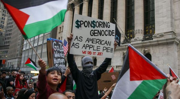 epa10941853 People protest in support of Palestine at Zuccotti Park in New York, New York, USA, 26 October 2023. The group is protesting U.S. weapons manufactures and investment companies making the bombs being dropped on Gaza. Thousands of Israelis and Palestinians have died since the militant group Hamas launched an unprecedented attack on Israel from the Gaza Strip on 07 October, and the Israeli strikes on the Palestinian enclave which followed it.  EPA/SARAH YENESEL