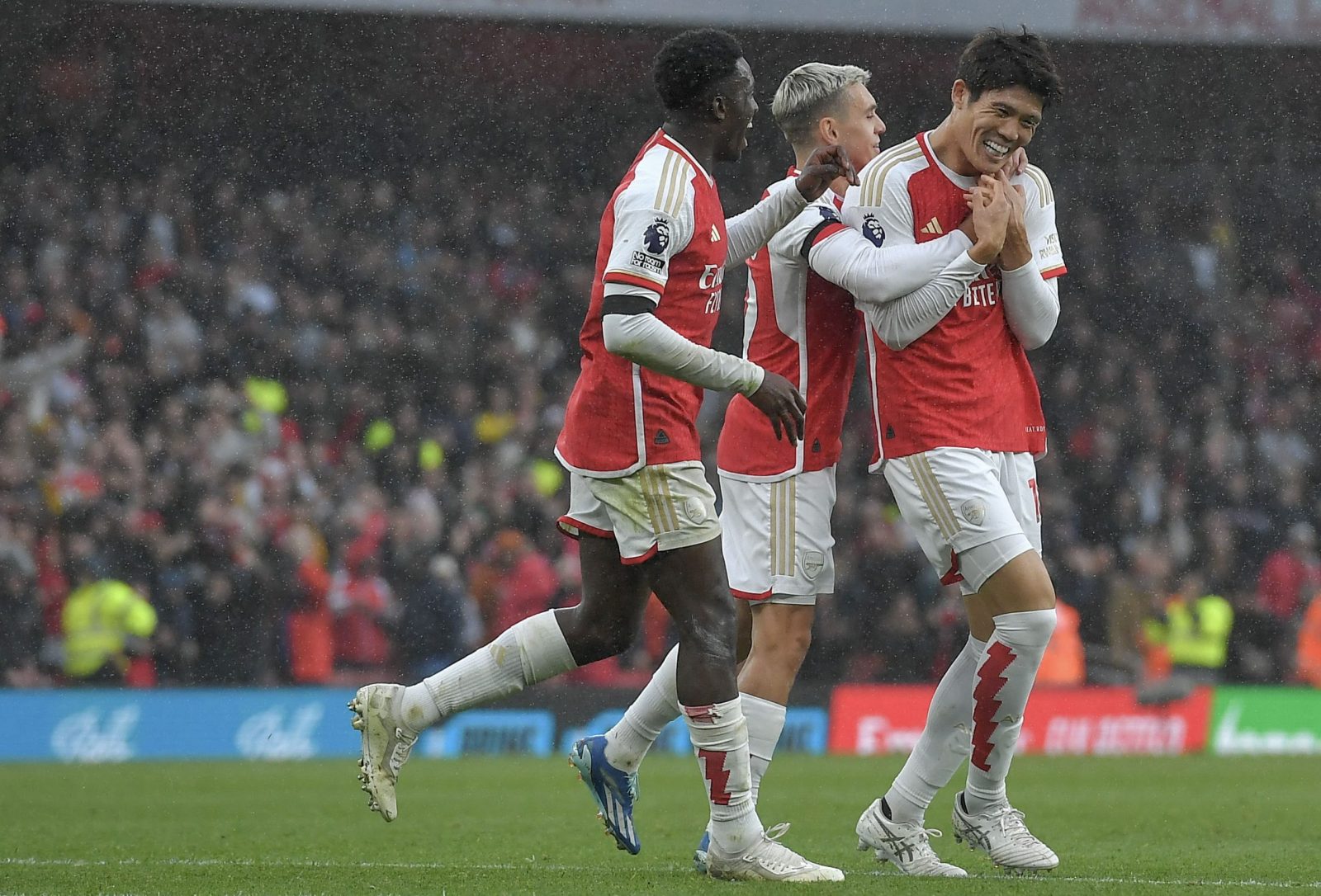 epa10945483 Takehiro Tomiyasu of Arsenal celebrates his goal with team mates during the English Premier League match between Arsenal and Sheffield United in London, Britain, 28 October 2023.  EPA/VINCE MIGNOTT No use with unauthorized audio, video, data, fixture lists, club/league logos, 'live' services' or as NFTs. Online in-match use limited to 120 images, no video emulation. No use in betting, games or single club/league/player publications.