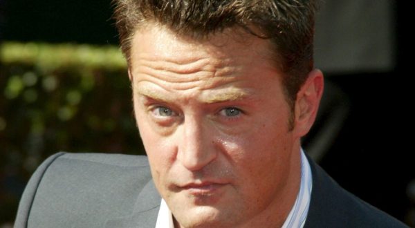 epa10946707 (FILE) Actor Matthew Perry arrives at the 13th Annual ESPY Awards at the Kodak Theatre in Hollywood, Los Angeles, California, USA, 13 July 2005 (reissued 29 October 2023). US actor Matthew Perry, known for his role in a tv series 'Friends', has died at his home in Los Angeles on 28 October 2023, at the age of 54, according to Los Angeles Police.  EPA/EMILIO FLORES *** Local Caption *** 00480767