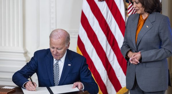 epa10949418 US President Joe Biden (L), alongside Vice President Kamala Harris (R), signs an executive order to regulate artificial intelligence (A.I.) in the East Room of the White House in Washington, DC, USA, 30 October 2023. Biden's order is the first federal regulation of the developing industry.  EPA/JIM LO SCALZO