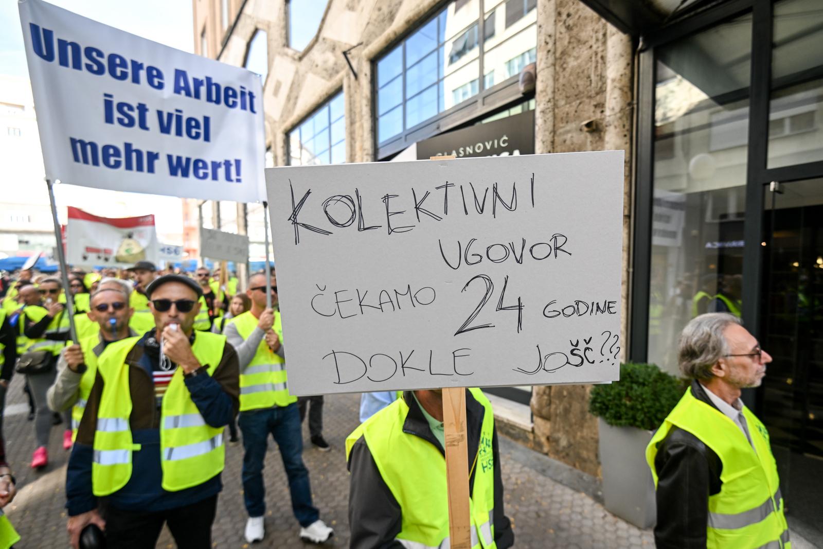 07.10.2023., Zagreb - Radnici A1 zbog malih placa i kolektivnog ugovora prosvjedovali su na Svjetski dan dostojanstvenog rada, a zahtjevaju povecanje svojih materijalnih prava te potpisivanje kolektivnog ugovora s poslodavcem s kojim pregovaraju vec godinu dana. Sindikati isticu da je minimalna neto placa zaposlenika 590 eura i u tom platnom razredu radi oko 400 radnika dok je potrosacka kosarica za jedan mjesec iznosi 950 eura. 

Okupljanje je pocelo na Zrinjevcu od kuda su se okupljeni uputili prema jednom prodajnom mjestu A1.

 Photo: Marko Lukunic/PIXSELL