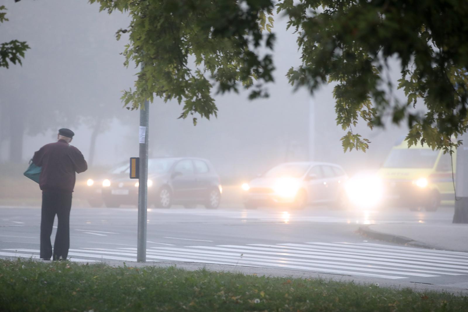 12.10.2023., Zagreb - Na istoku grada dan je poceo maglom koja ometa promet i podsjeca da smo u jeseni. Photo: Patrik Macek/PIXSELL