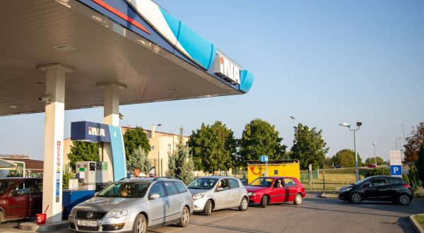 14.08.2023., Osijek - Guzve na benzinskim postajama, radi poskupljenja goriva Photo: Borna Jaksic/PIXSELL