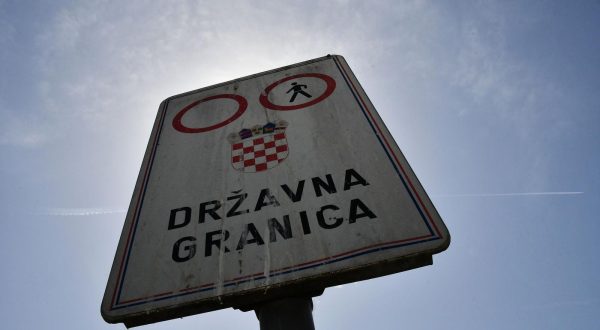 23.05.2022., Slavonski Brod - Linija drzavne granice s Bosnom i Hercegovinom  na rijeci Savi. Photo: Ivica Galovic/PIXSELL