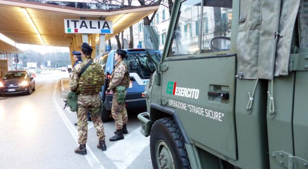17.12.2015., Italija, Rozna dolina - Talijanska policija i vojska na granicnom prijelazu Rozna dolina. "nPhoto: FA Bobo/PIXSELL