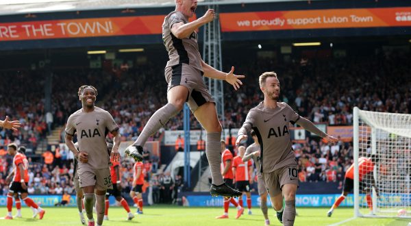 Soccer Football - Premier League - Luton Town v Tottenham Hotspur - Kenilworth Road, Luton, Britain - October 7, 2023 Tottenham Hotspur's Micky van de Ven celebrates scoring their first goal with James Maddison and Destiny Udogie REUTERS/David Klein NO USE WITH UNAUTHORIZED AUDIO, VIDEO, DATA, FIXTURE LISTS, CLUB/LEAGUE LOGOS OR 'LIVE' SERVICES. ONLINE IN-MATCH USE LIMITED TO 45 IMAGES, NO VIDEO EMULATION. NO USE IN BETTING, GAMES OR SINGLE CLUB/LEAGUE/PLAYER PUBLICATIONS. Photo: David Klein/REUTERS