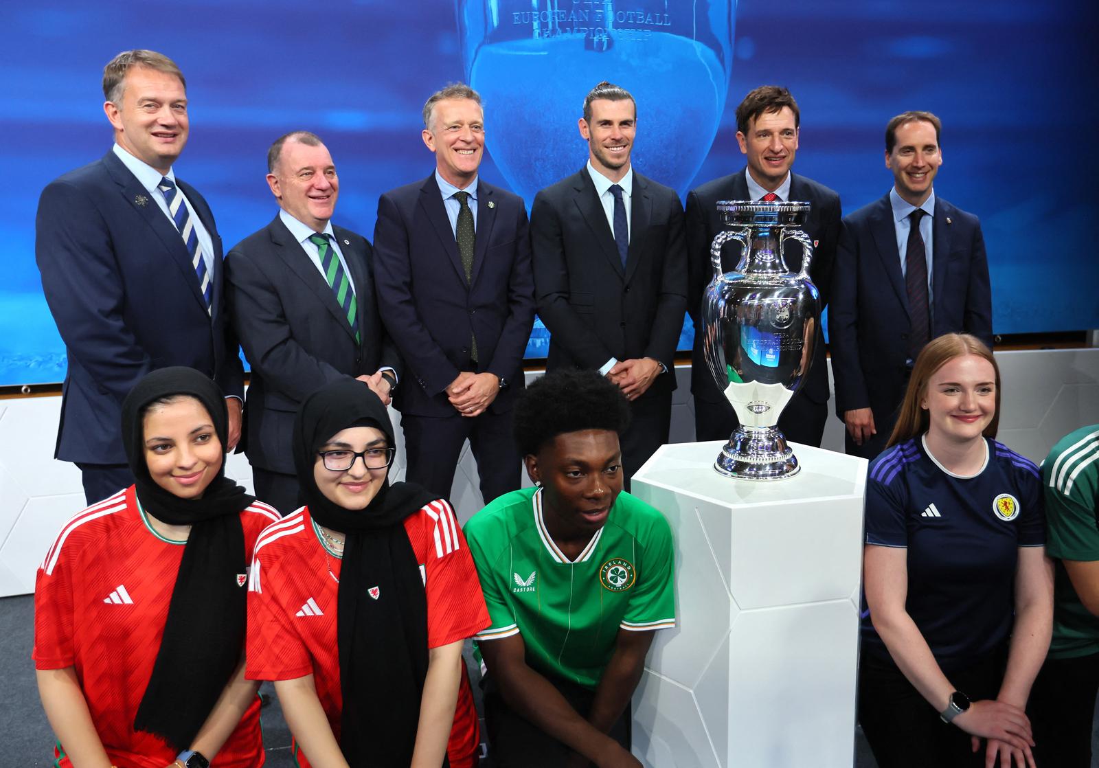 Soccer Football - Euro 2028 & Euro 2032 Hosts Announcement - Nyon, Switzerland - October 10, 2023 UK and Ireland ambassador Gareth Bale and delegation pose with the trophy after UK and Ireland are announced as the hosts for Euro 2028 REUTERS/Denis Balibouse Photo: DENIS BALIBOUSE/REUTERS