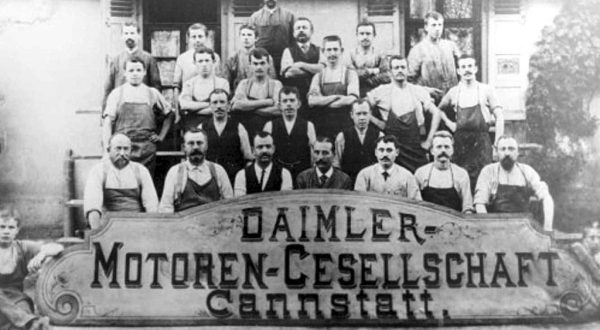 Workforce of Daimler-Motoren-Gesellschaft (DMG) in Cannstatt founded in 1890
