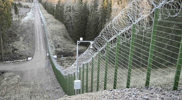 epa10939915 General view of the border fence, in Imatra, Finland, 26 October 2023. The Finnish Border Guard has started building a border fence on Finland's eastern border with Russia.  EPA/KIMMO BRANDT