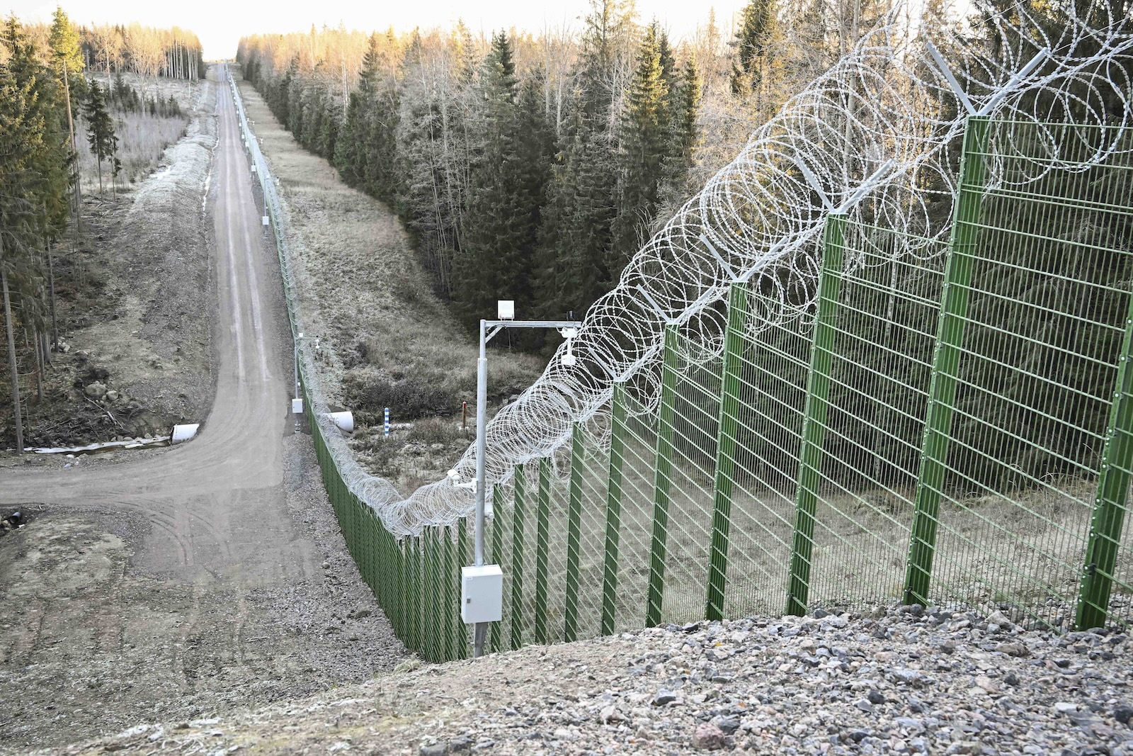 epa10939915 General view of the border fence, in Imatra, Finland, 26 October 2023. The Finnish Border Guard has started building a border fence on Finland's eastern border with Russia.  EPA/KIMMO BRANDT