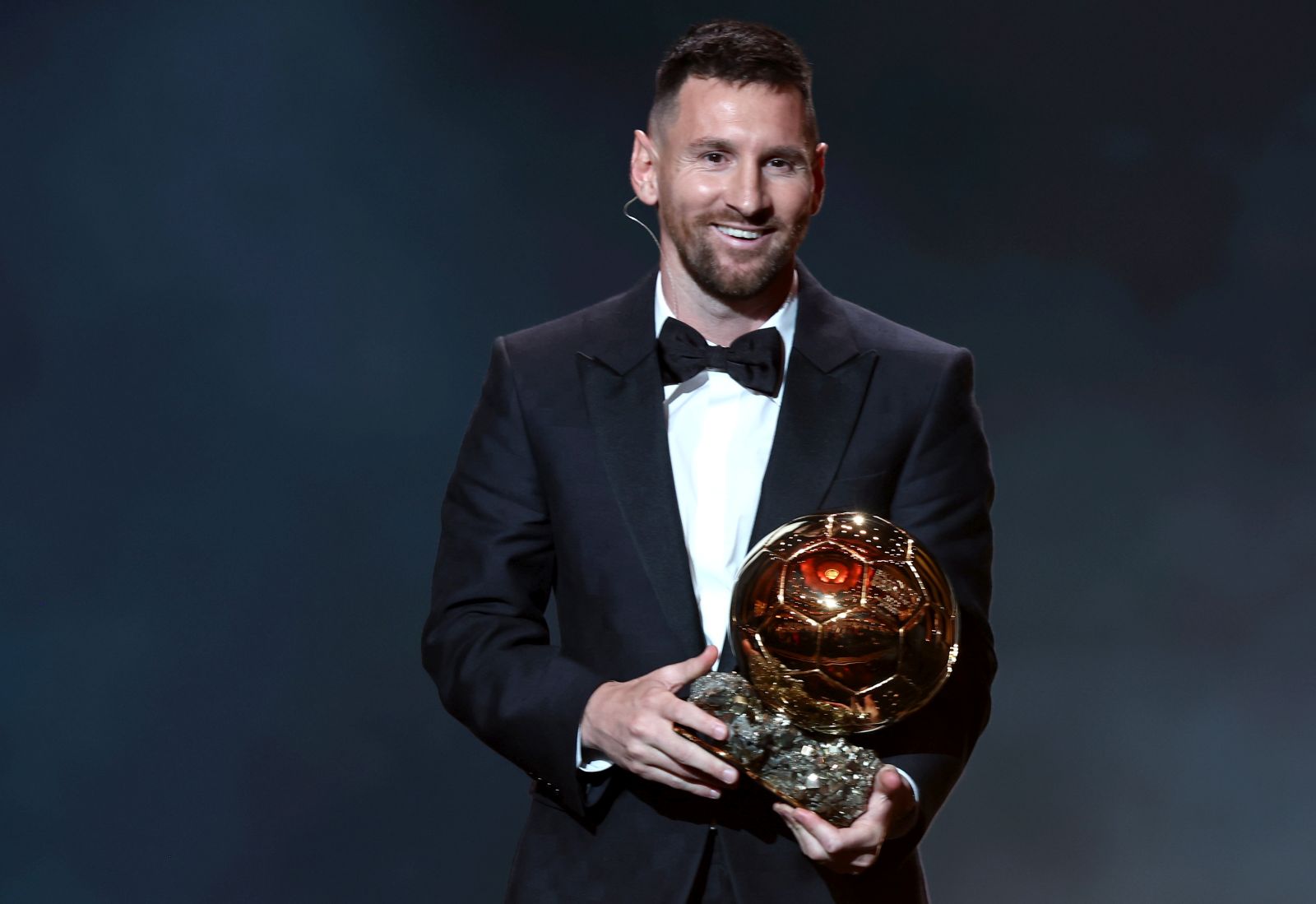 epa10949591 Argentine international Lionel Messi wins the Ballon d'Or 2023 during the Ballon d'Or 2023 ceremony at the Theatre du Chatelet in Paris, France, 30 October 2023.  EPA/MOHAMMED BADRA