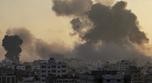 epa10955154 Smoke rises following Israeli strikes on the Tal Al Hawa neighborhood in Gaza City, 02 November 2023. More than 9,000 Palestinians and at least 1,400 Israelis have been killed, according to the Israeli Defense Forces (IDF) and the Palestinian health authority, since Hamas militants launched an attack against Israel from the Gaza Strip on 07 October, and the Israeli operations in Gaza and the West Bank which followed it.  EPA/MOHAMMED SABER